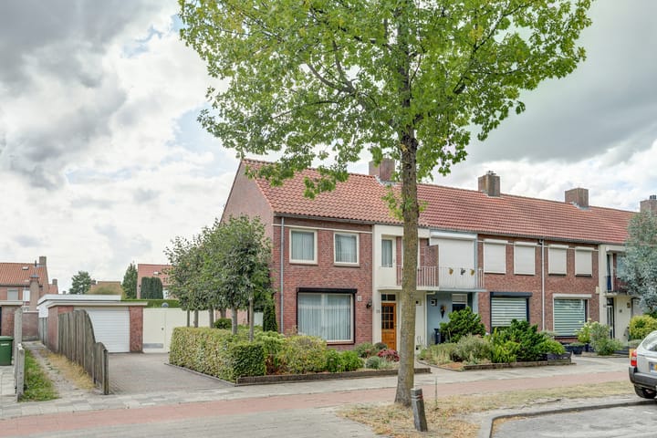 Rembrandtlaan 39 in Rijen foto