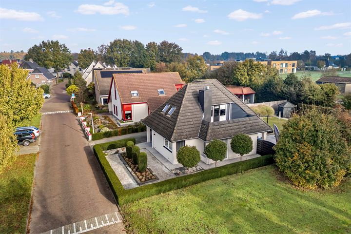 Rembrandtstraat 2 in Ommen foto