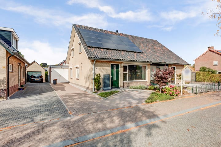 Rembrandtstraat 30 in Twello foto