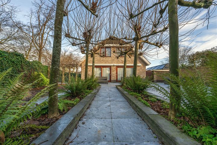 Rembrandtstraat 8 in Oud-Beijerland foto