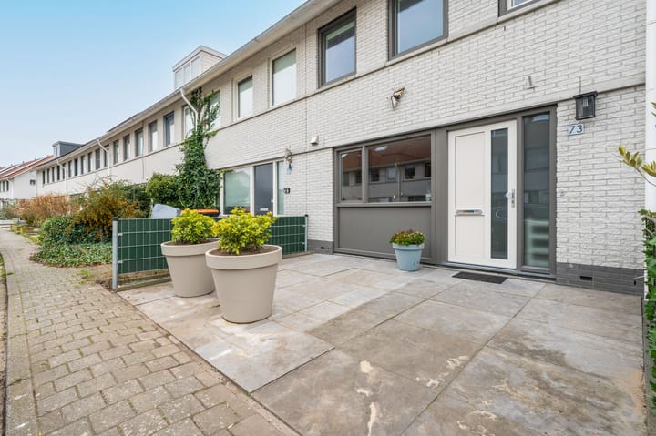 Renoirhof 73 in Hoorn foto