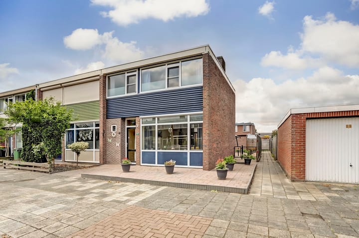 Resedastraat 2 in Hoogeveen foto