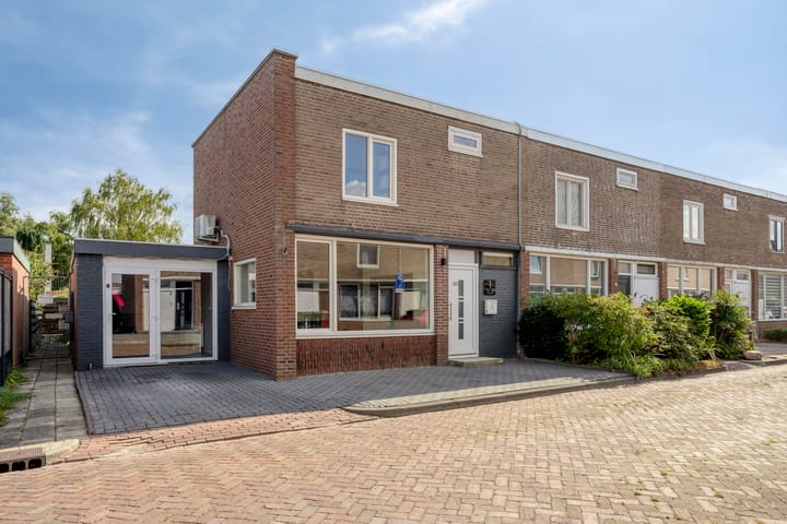 Rhijnvis Feithstraat 1 in Hoogezand foto