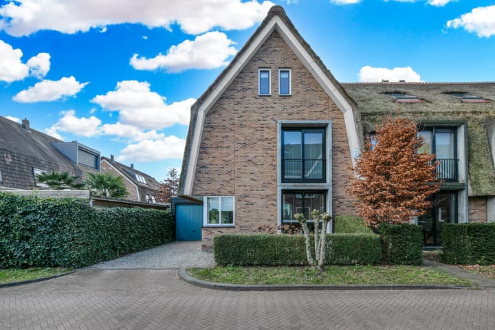 Riezebezem 1 in Hooglanderveen