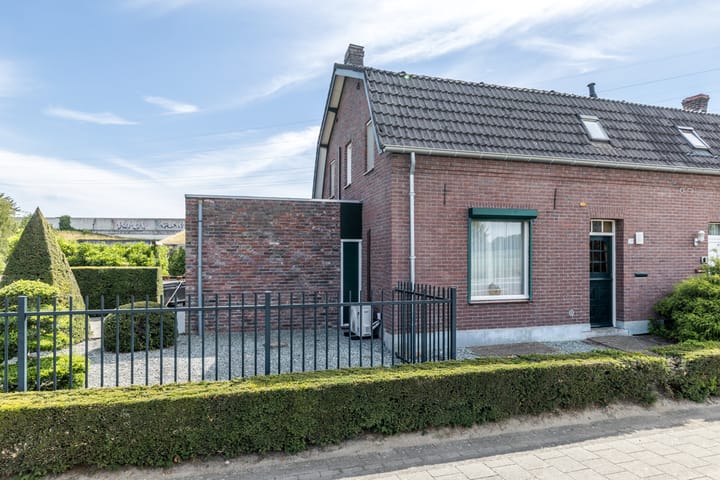 Rijksweg 29 in Linne foto