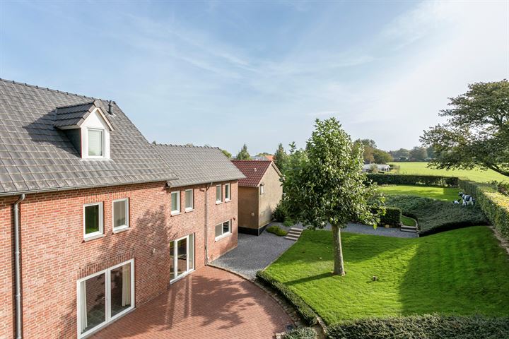 Rijksweg 84 in Margraten foto