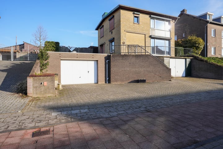 Rijksweg 9 in Margraten foto