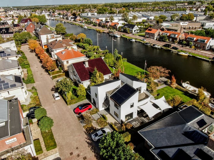 Ringvaartzijde 15 in Lisse foto