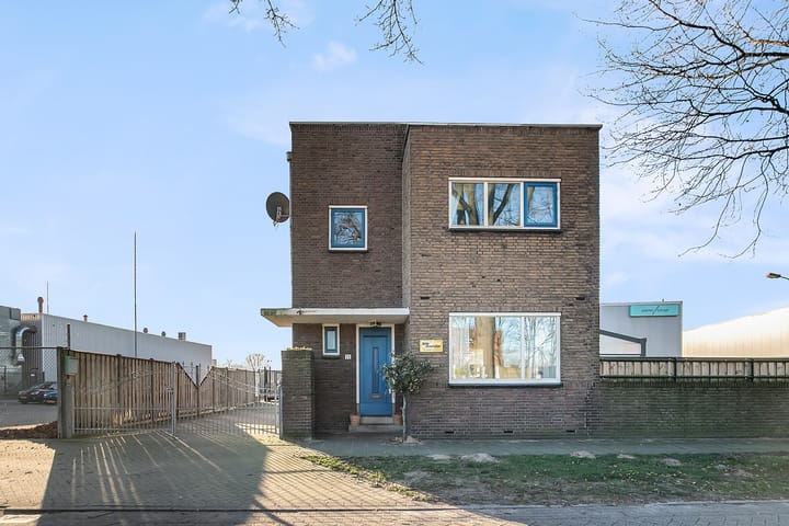 Rooseindsestraat 25 in Helmond foto