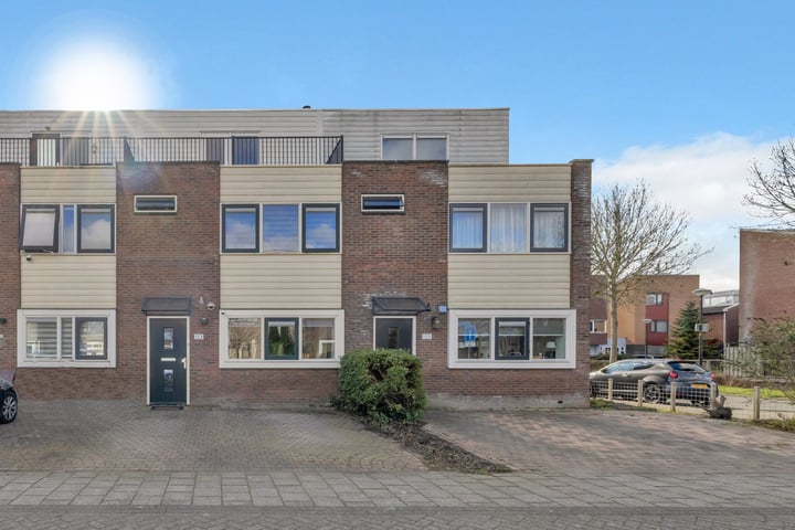 Rosa Spierplantsoen 153 in Heerhugowaard foto