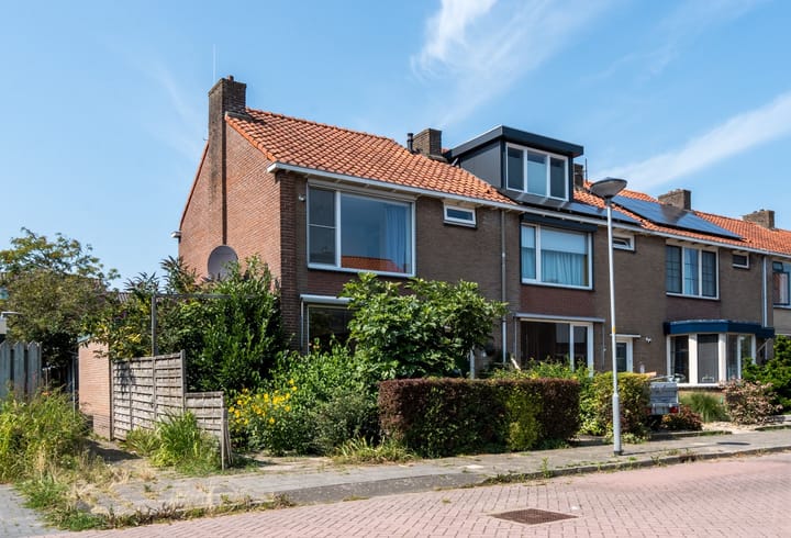 Rose Coplandstraat 1 in Bovenkarspel foto