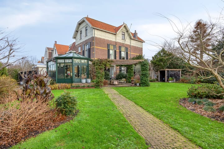 Rozenlaan 1 in Boskoop foto