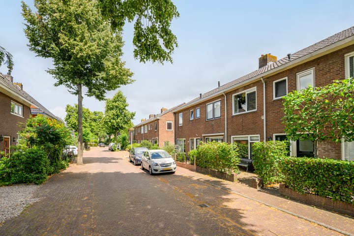 Rozenstraat 26 in Huizen foto