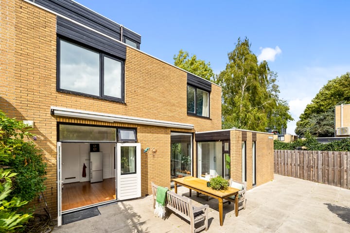 Rozentuin 252 in Voorburg foto