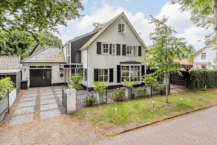 Ruïnelaan 17 in Bergen (NH) foto