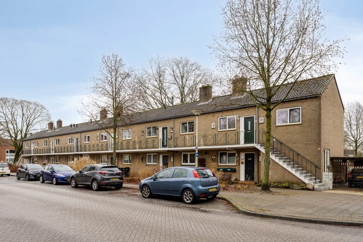 S.L. Louwesstraat 179 in Enschede foto