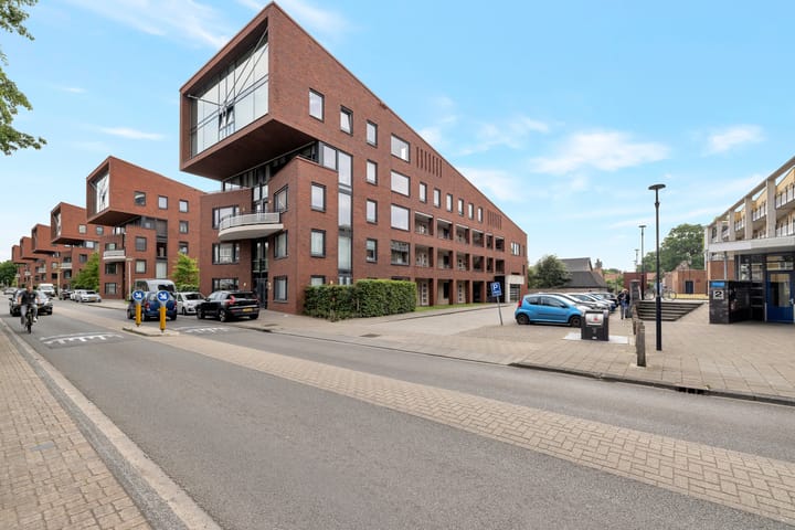 S.L. Louwesstraat 44 in Enschede foto