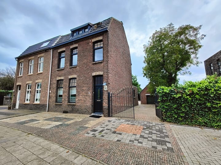 Sanderboutlaan 8 in Elsloo foto