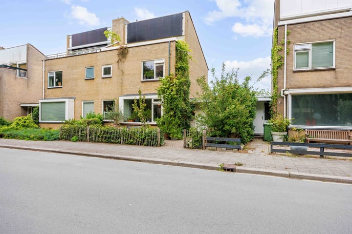 Saturnuslaan 25 in Groningen foto