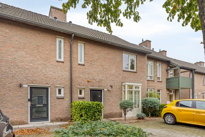 Schepenhoek 215 in Uden foto