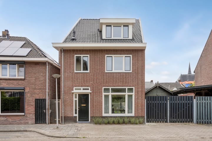 Schepenhoek 230 in Uden foto