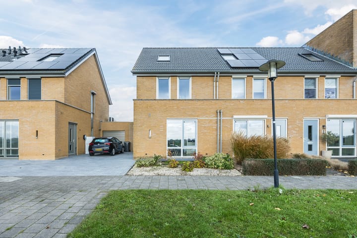 Schepenlaan 10 in Terneuzen foto