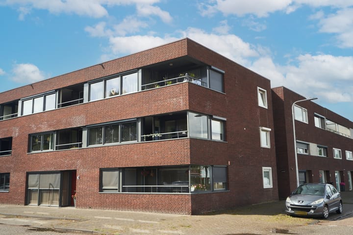 Schipluidenlaan 2 in Tilburg foto