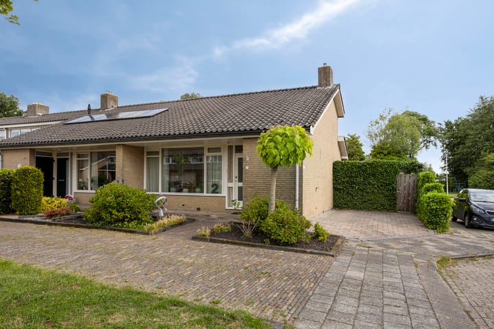 Scholeksterlaan 2 in Sneek foto