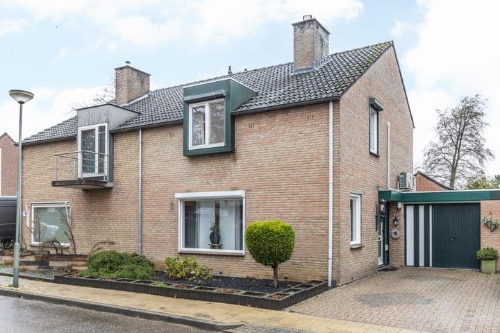 Schoolstraat 12 in Oirsbeek foto