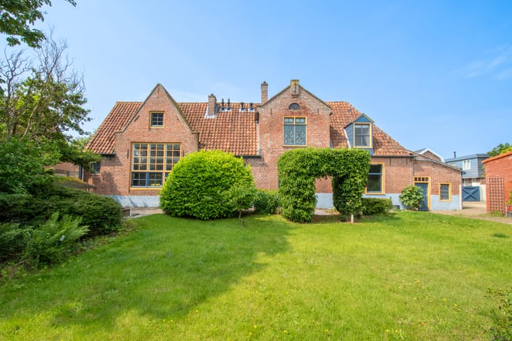 Schoolstraat 8 in Egmond aan den Hoef foto