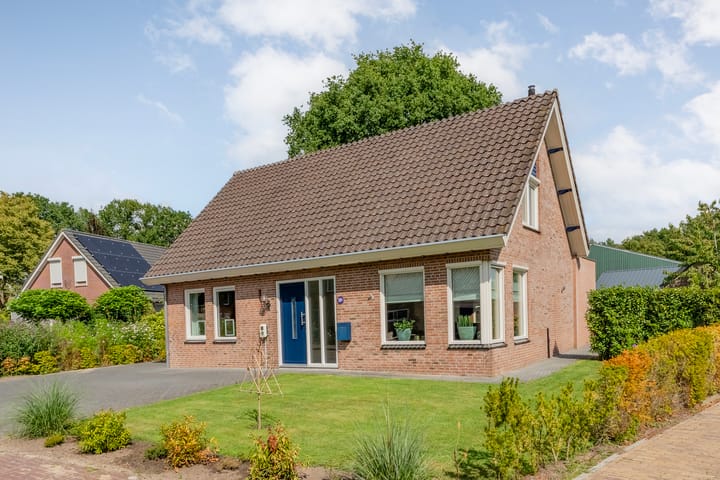 Schoolweg 1 in Veeningen foto