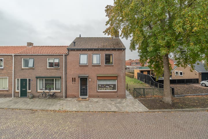 Schotwal 14 in Kruiningen foto