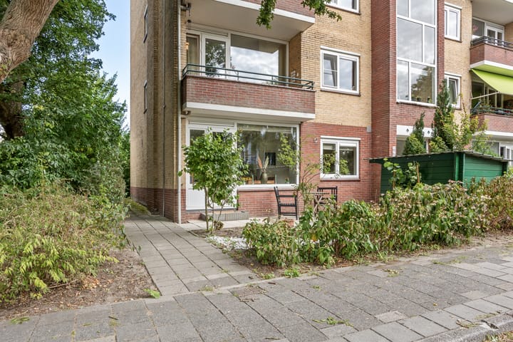 Schubertplantsoen 21 in Voorschoten foto