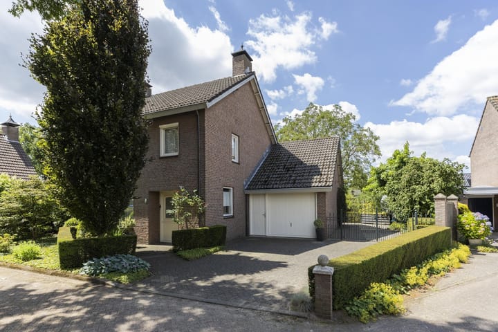 Schutsboom 30 in Deurne foto