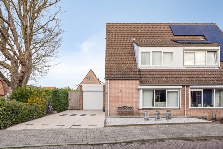 Schuttershofstraat 4 in Axel foto