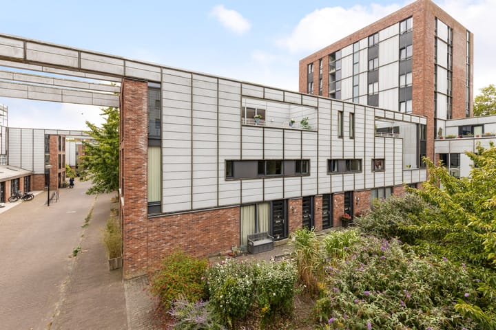 Sem Presserhof 34 in Amsterdam foto