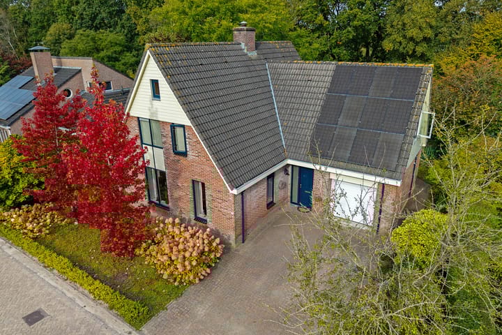 Smaragdstoep 11 in Assen foto