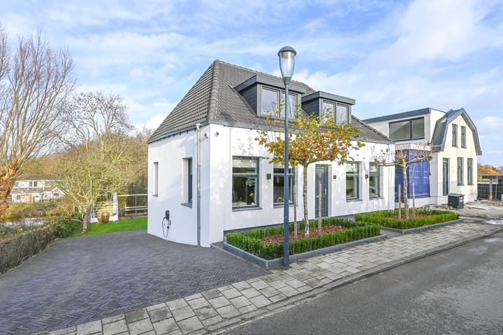 Spaarndammerweg 26 in Halfweg foto