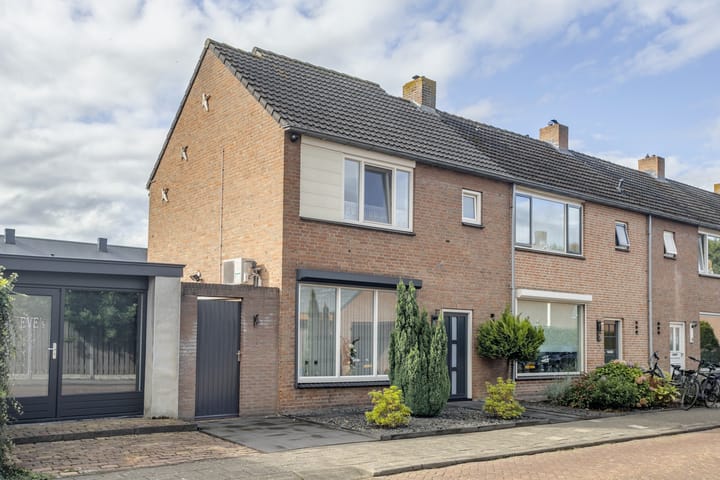 Spangenstraat 1 in Waspik foto