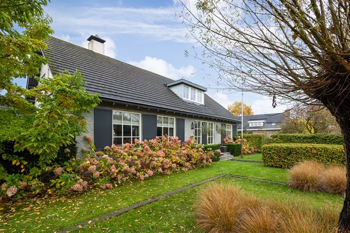 Spankerstraat 1 in Esch foto