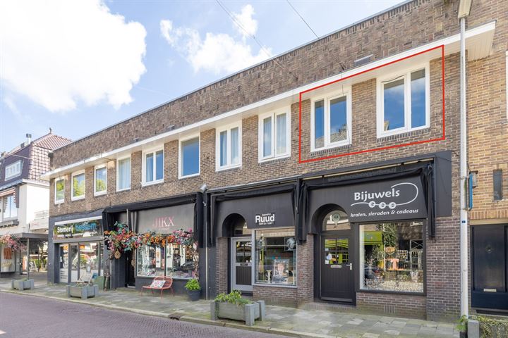 Spiegelstraat 4 in Bussum foto