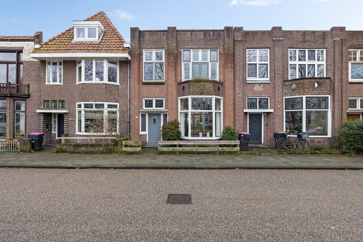 Spoorstraat 12 in Leeuwarden foto