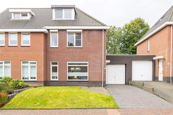 Spoorstraat 81 in Geleen foto