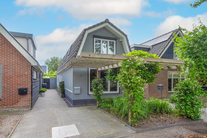 Spoorstraat 98 in Noord-Scharwoude