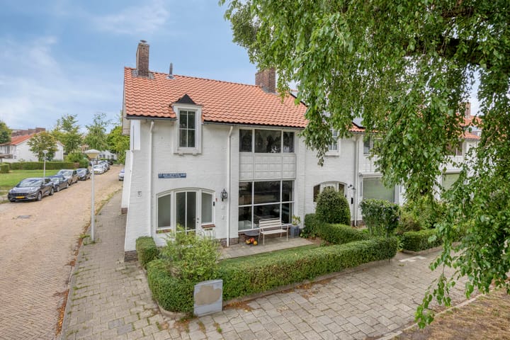 St Adelbertuslaan 1 in Eindhoven foto