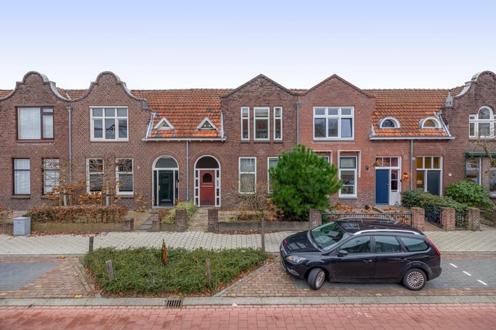 St. Antoniusstraat 33 in Waalwijk foto