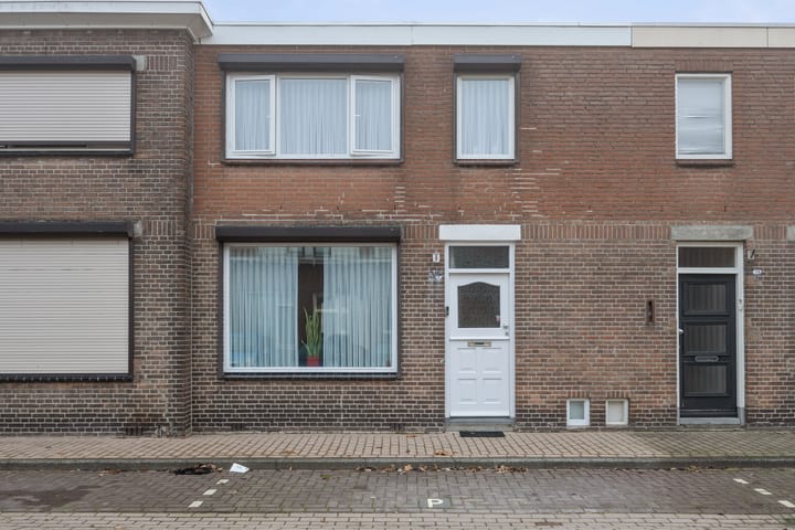 St. Crispijnstraat 35 in Waalwijk foto
