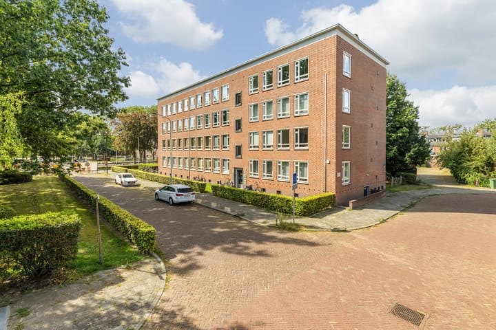 St. Ignatiusstraat 81C in Breda foto