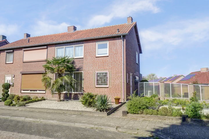 St. Odastraat 34 in Venray foto