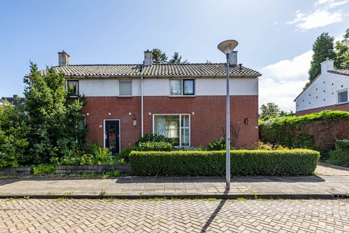 Stationsweg 28 in Appingedam foto